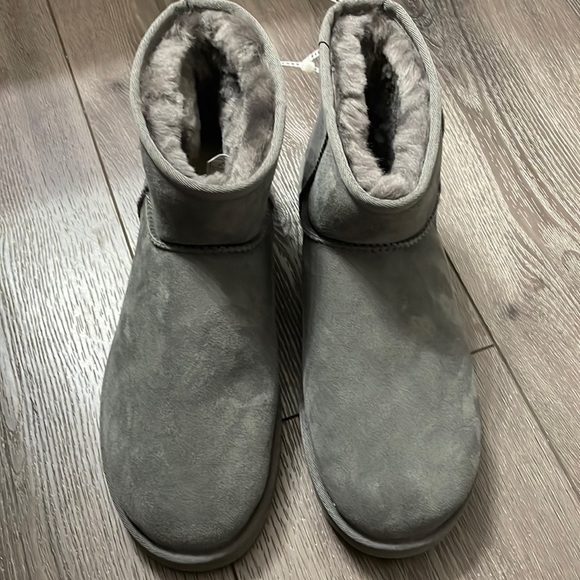 Brand new ugh minis in wolf gray - Picture 1 of 4